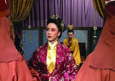三国当着刘协面上伏皇后