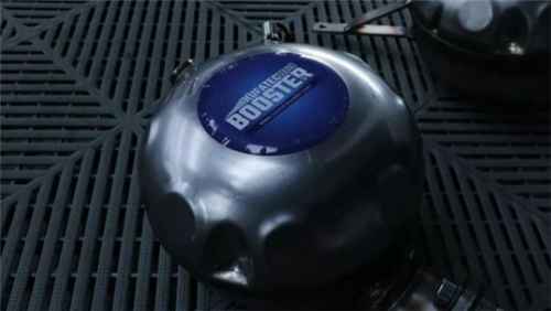 和平精英特斯拉有声浪吗？详解这车的外观和实力