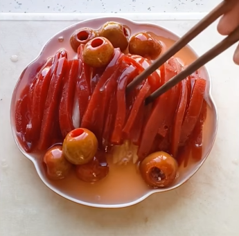 于谦“自制小菜”：从节目特色到网络热梗的由来与解读