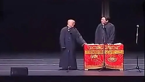 相声小品搞笑大全,经典包袱与即兴表演的艺术